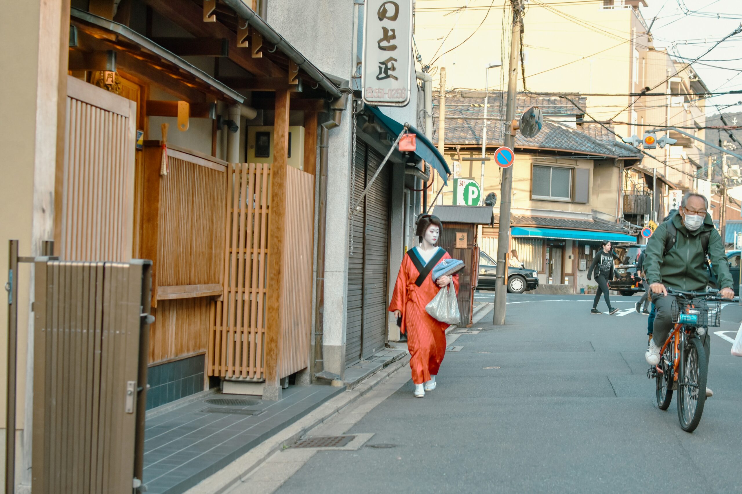 京都的和服与艺伎：优雅、纪律与象征意义